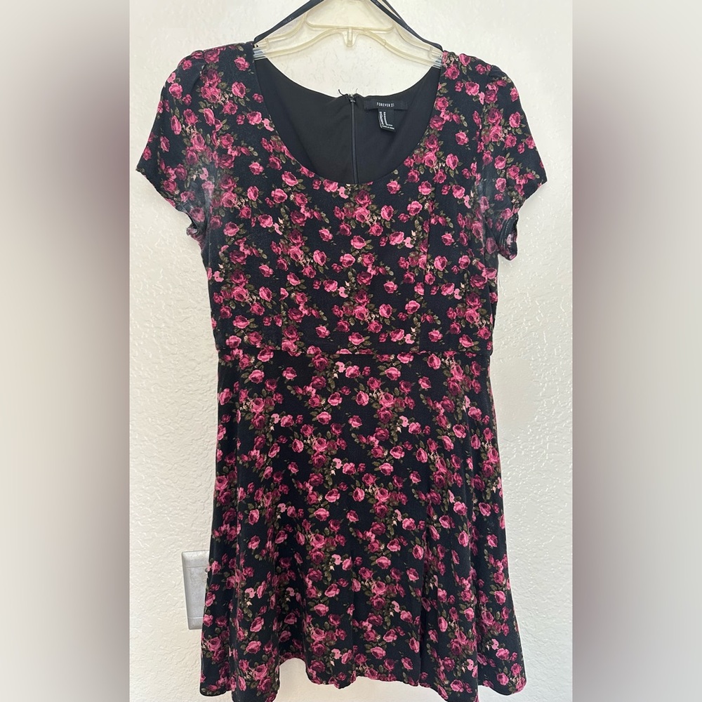 Floral dress with short sleeves